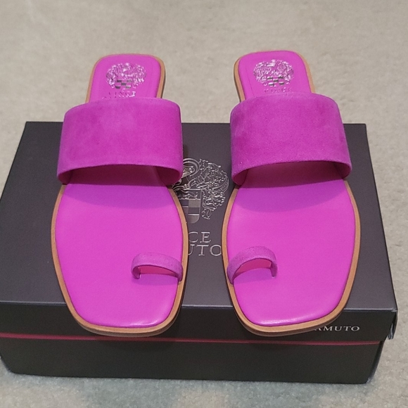 VINCE CAMUTO LOOP HEELED SANDALS FUSHIA - Picture 10 of 12